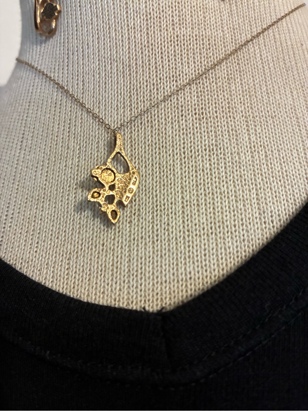 Harley-Davidson Gold and Black Floral Pendant Necklace with Matching Earrings - Picture 5 of 6